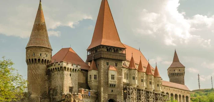 Castelul Corvinilor FOTO Shutterstock