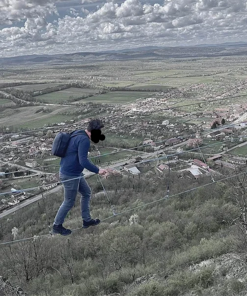 Omul care a sfidat moartea SURSA Facebook Via Ferrata-Cetatea Dezna (Arad)