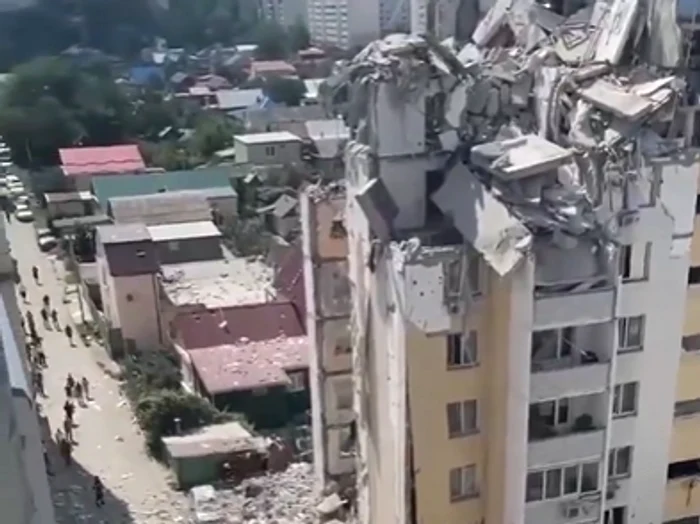 Mai multe persoane au fost prinse sub dărâmături FOTO: captura video
