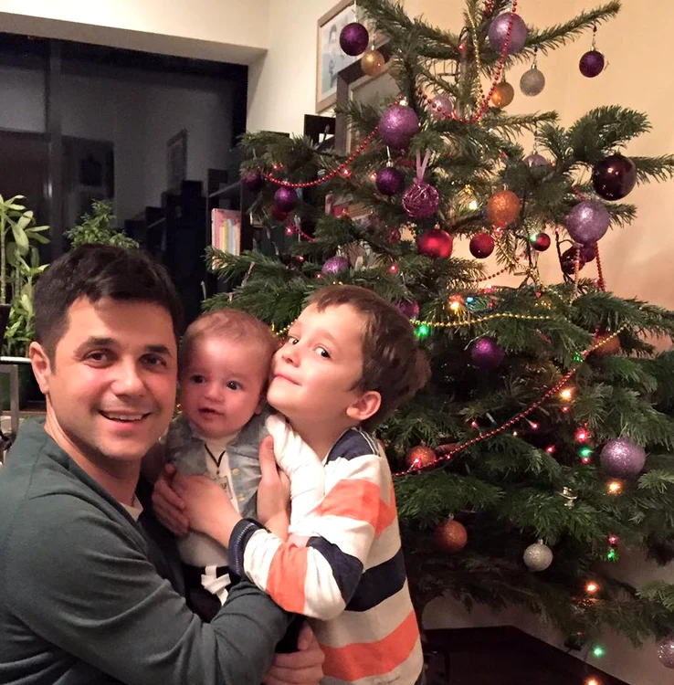 Gabriel Coveşeanu are doi băieţi, de patru luni şi, respectiv, de şase ani şi jumătate