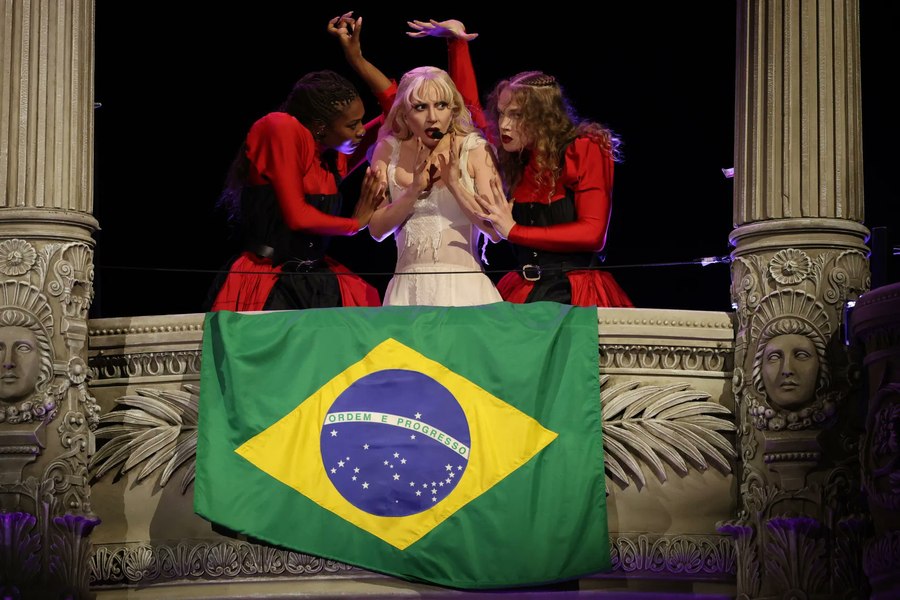 Atac cu bombă, dejucat de poliție, la un concert al lui Lady Gaga, pe plaja Copacabana din Rio de Janeiro