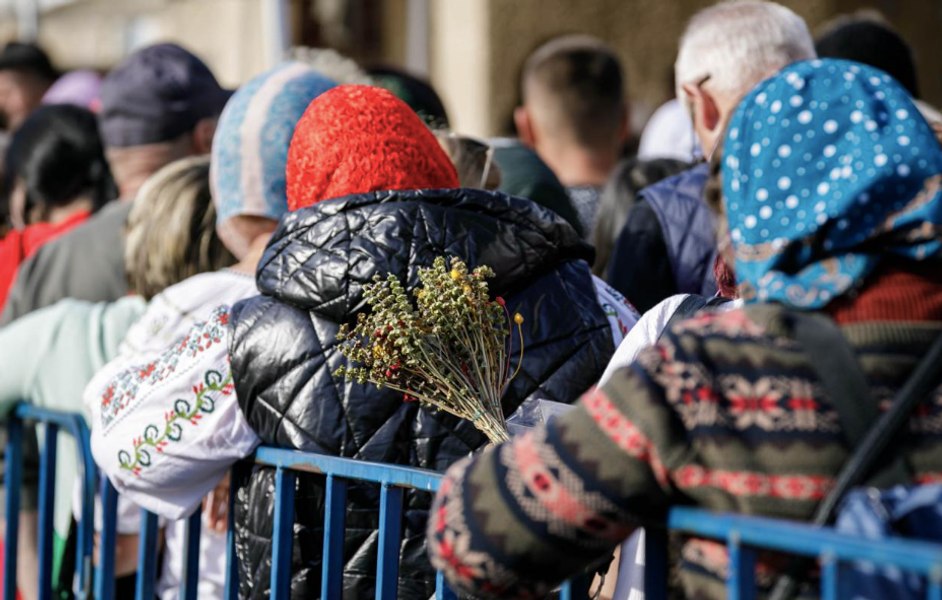 Sf. Parascheva, Iași: peste 30.000 de pelerini în prima zi, cu scaune de acasă și pregătiți să aștepte chiar și 14 ore