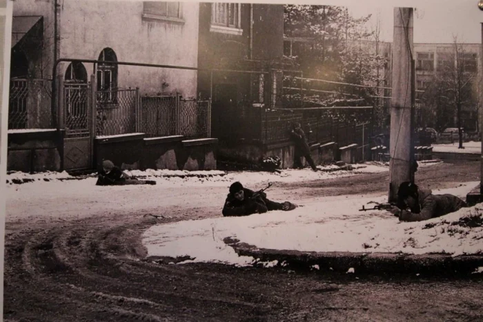 Imagine cu Gărzile Patriotice din Hunedoara. Decembrie 1989.