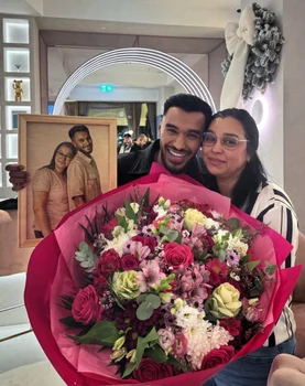 Valentin Tănase, alături de mama lui, Ioana foto: Facebook 