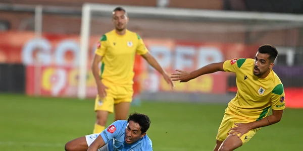 Omar Nicolas Govea Garcia si Alexandru Iacob in meciul de fotbal dintre FC Voluntari si CS Mioveni FOTO SportPictures