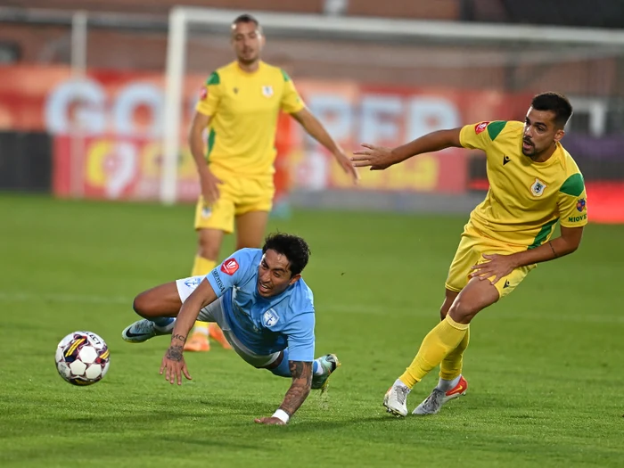 Omar Garcia și Alexandru Iacob în meciul dintre FC Voluntari și CS Mioveni FOTO Sport Pictures