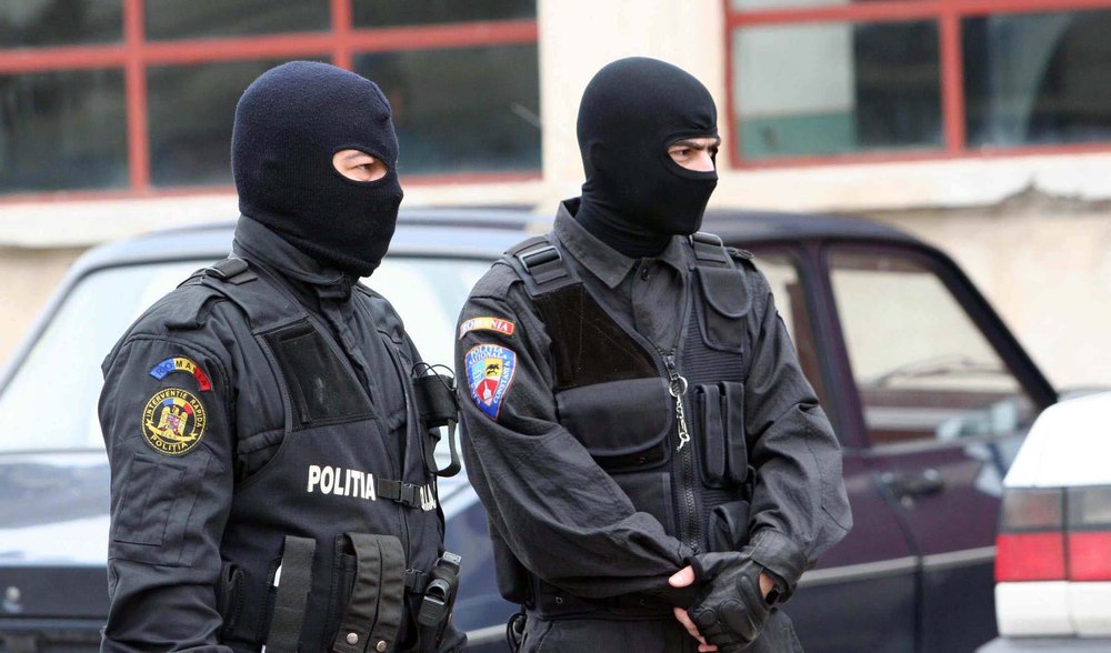 Bărbat din Craiova, reţinut pentru introducerea în ţară de droguri de mare risc