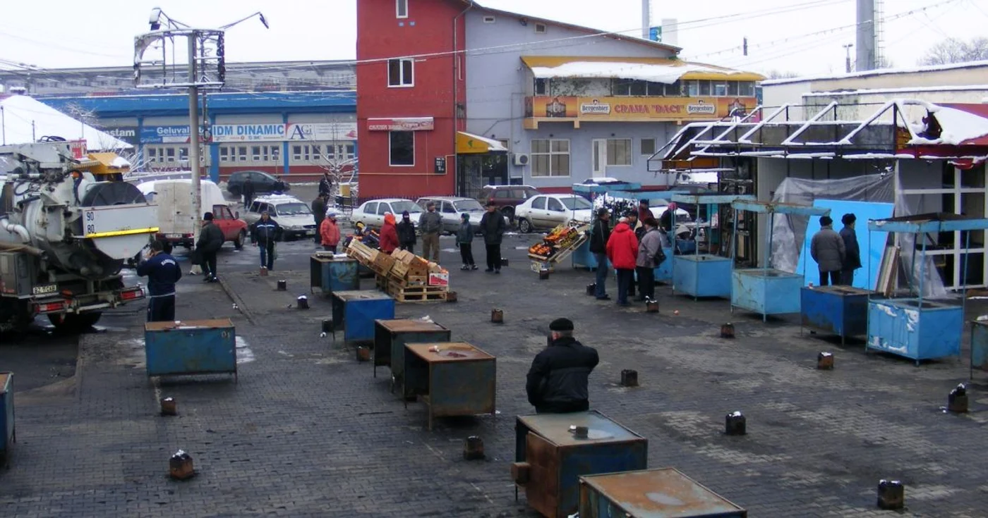 Primele tarabe au apărut aseară