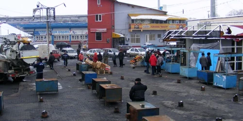 Primele tarabe au apărut aseară