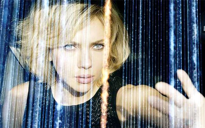 Secvenţă din filmul „Lucy“, cu actriţa Scarlet Johansson în rol principal. FOTO geekleagueofamerica.com