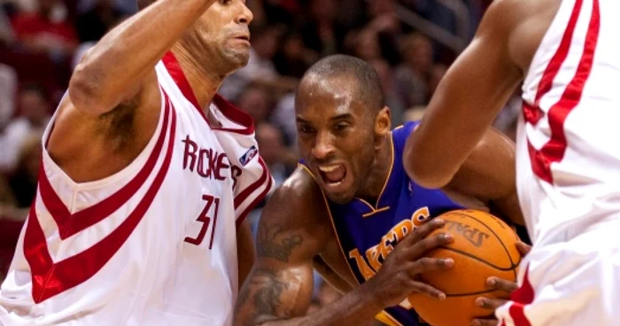 NBA: Kobe Bryant, meci de MVP şi Lakers înving Rockets în prelungiri (video)