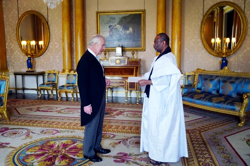 Regele Charles a apărut pentru a doua zi la rând, la Palatul Buckingham