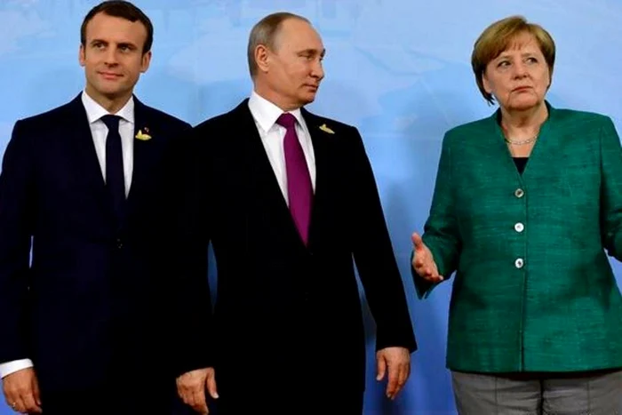 Pre;edintele Franţei, Emmanuel Macron, omologuil său rus, Vladimir Putin şi cancelarul Germaniei, Angela Merkel