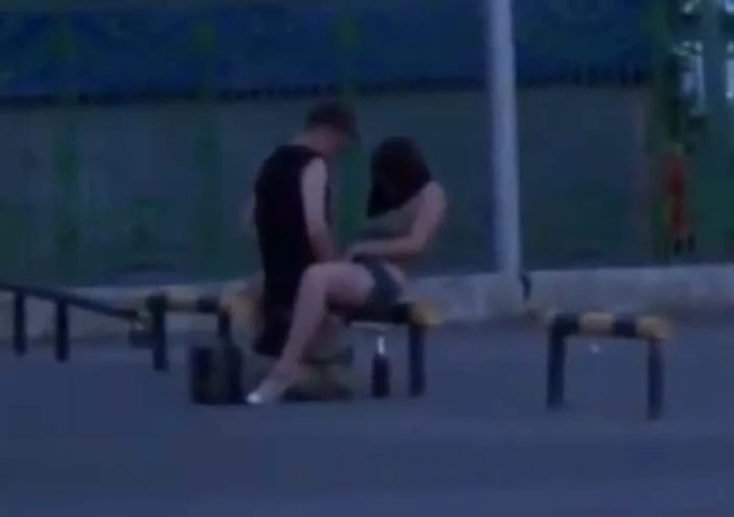 Au făcut sex în parcarea unui supermarketFoto: Captură Youtube