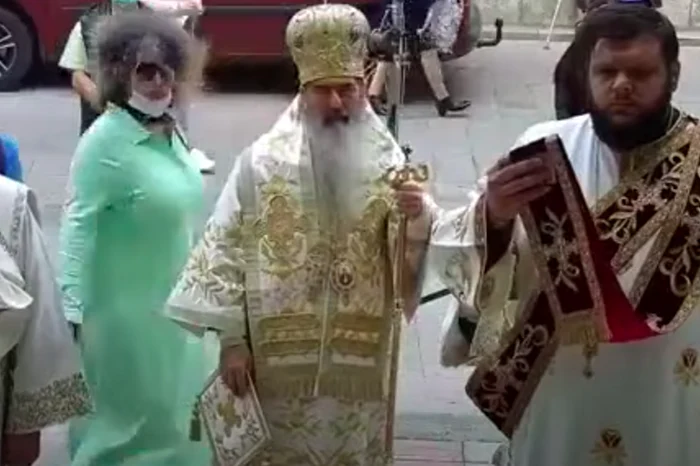 Femeia părea că este într-o transăFoto: captură video