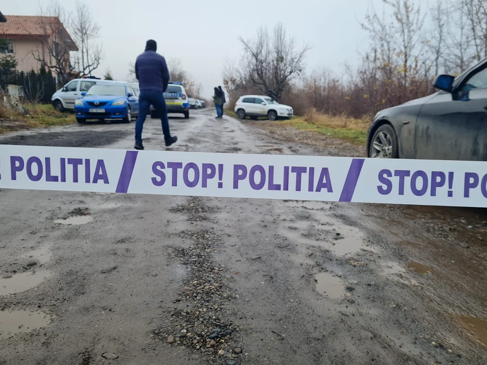 
    Doi tineri îndrăgostiți au fost găsiți morți sâmbătă dimineața într-o vilă dintr-un cartier rezidențial din Iașifoto: www.ziaruldeiasi.ro  