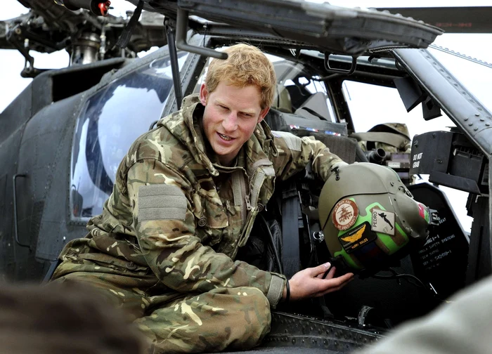 Prinţul Harry,în timpul unui interviu oferit din sudul Afganistanului FOTO Reuters