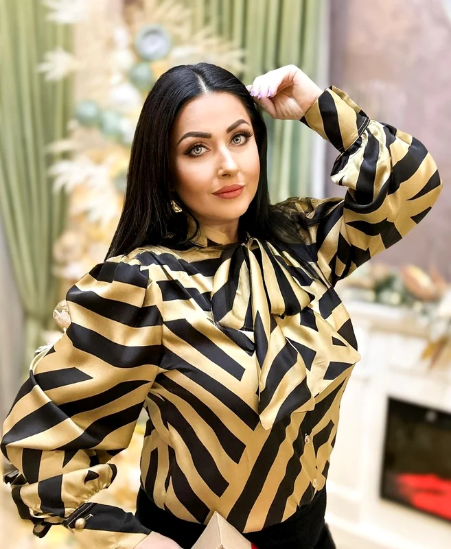  Gabriela Cristea (49 de ani) și Tavi Clonda au optat anul acesta pentru un brad...gata aranjat