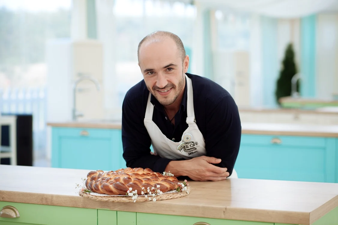 
    Daniel Ioan a câștigat primul sezon al emisiunii „Bake Off România”. Filmările s-au încheiat anul trecut, dar finala a fost difuzată de PRO TV abia luni, 2 maifoto: PRO TV  
