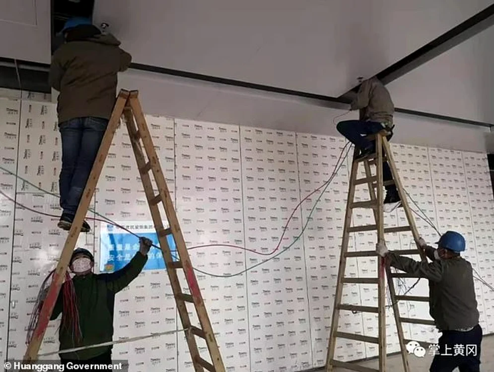 Lucrătorii şi voluntarii au muncit nopate şi zi