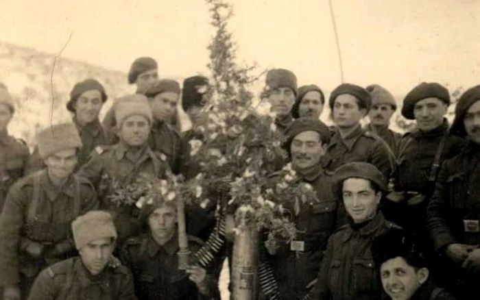 Brad făcut dn proiectile şi cartuşe FOTO retromil.ro