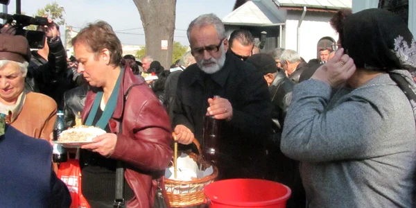 Mai întâi, părinții Mădălinei Manole au fost la biserică și la cimitir