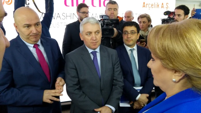 Ţuţuianu s-a plâns premierului de faptul că funcţionarii pun piedică unor proiecte importante