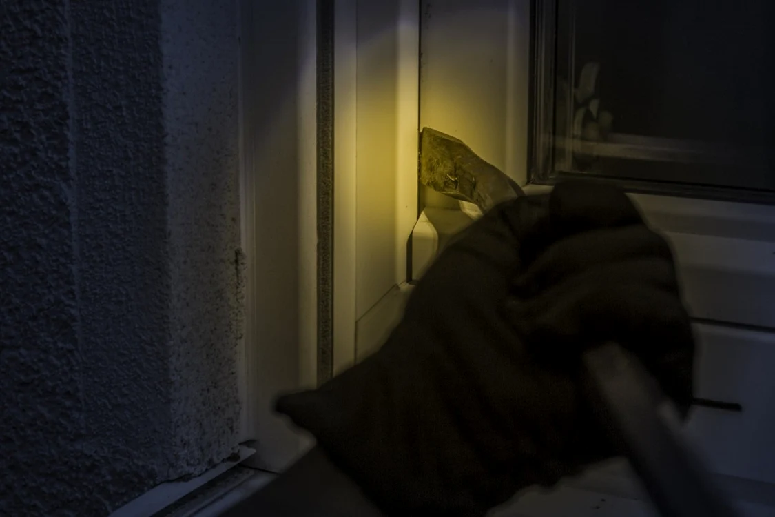 Hoții au spart casa parohială în noaptea de Înviere  FOTO Pixabay