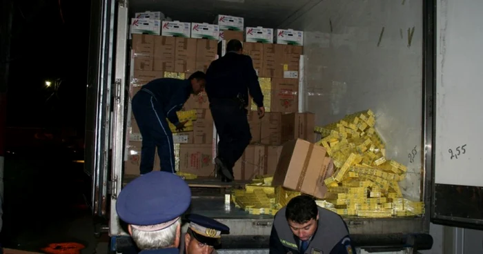 Cele 71.000 de pachete de ţigări au fost confiscate de poliţiştii de frontieră Foto Adevărul