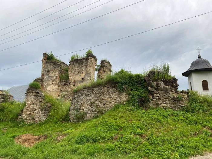 Palatul Cnejilor este situat în comuna Ceahlău FOTO Romanialapas.ro