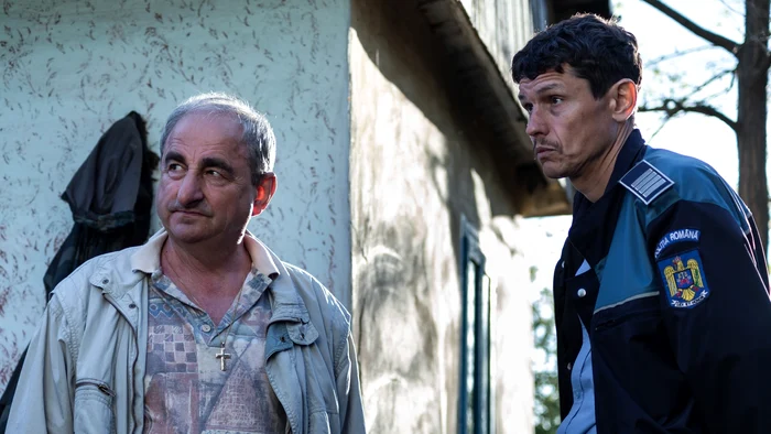 Iulian Postelniu (dreapta) și Vasile Muraru în comedia neagră „Oameni de treabă“