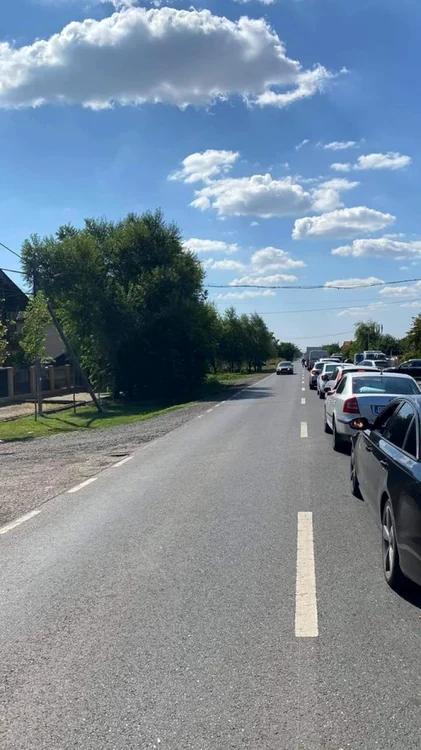 Din cauza accidentului, pe DN26 s-a format o coloană de maşini, sursa: GSG