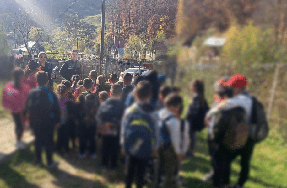 Copil bătut de un grup de puști, când se întorcea de la școală. Mama a sesizat Poliția, care a deschis dosar penal