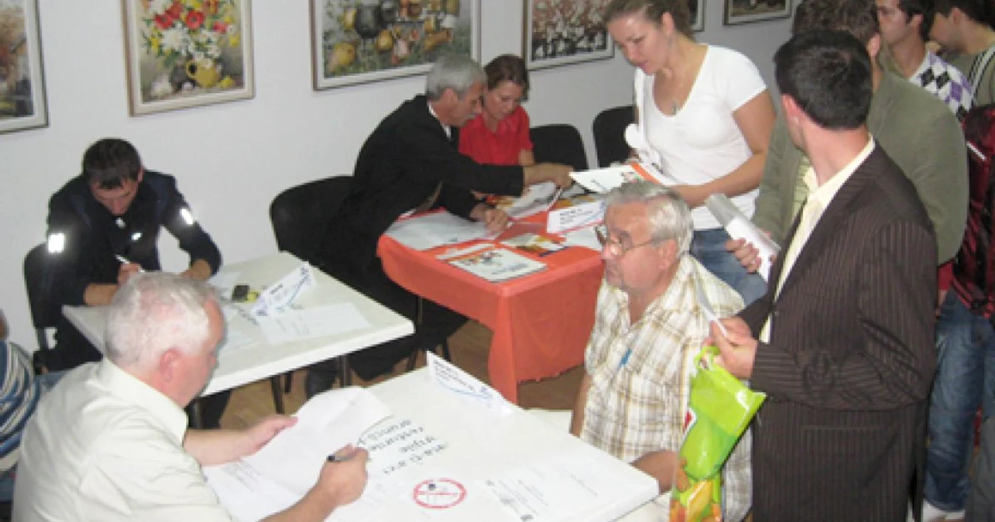 Sucevenii care-şi caută un job în străinătate pică proba limbii străine