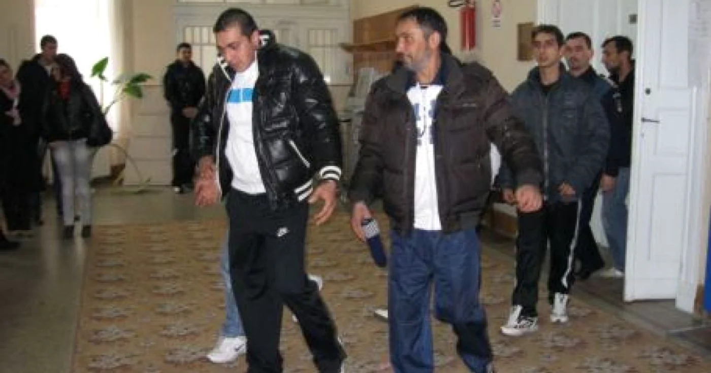 Hunedorenii arestaţi pentru infracţiuni de crimă organizată vor fi judecaţi la Tribunalul Hunedoara. 