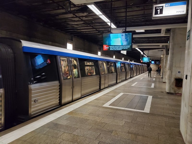 Călător căzut pe șine la metrou, la stația Eroii Revoluției