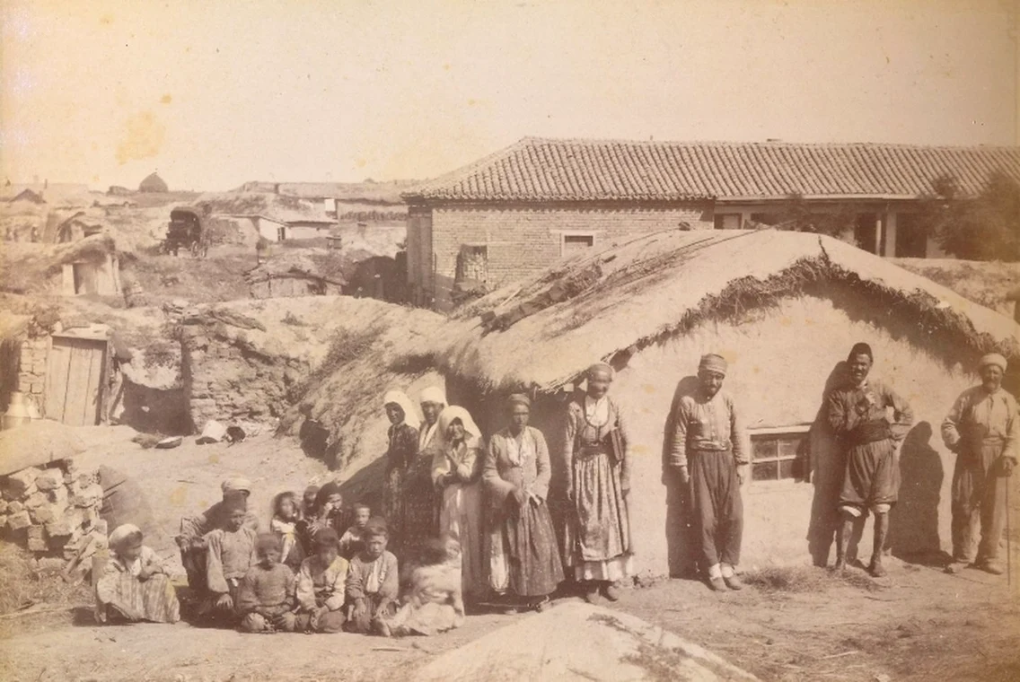 Turci într-un sat din Dobrogea. Fotografie de Anatole Magrin (© Imago Romaniae)