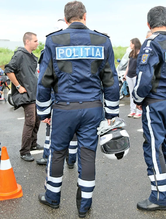 Paul Balaci este  unul dintre cei 60  de poliţişti  pe  motor, echipaţi  astfel (Fotografii: Dorin Constanda)