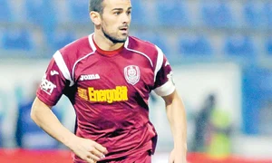 Medicii au intervenit  imediat pentru a i  acorda primul ajutor  fotbalistului bulgar jpeg