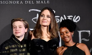 Shiloh a fost văzută cel mai recent luna trecută, alături de mama și frații ei jpeg