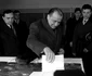 ion iliescu votand 20 mai 1990 jpeg