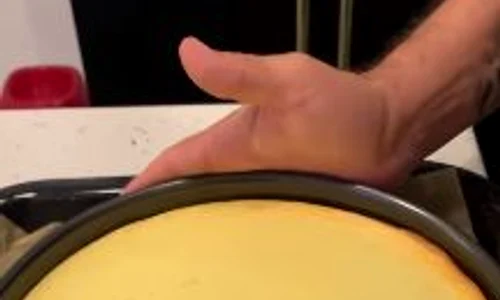 Așa trebuie să arate cheesecake ul în momentul în care l scoateți din cuptor jpeg