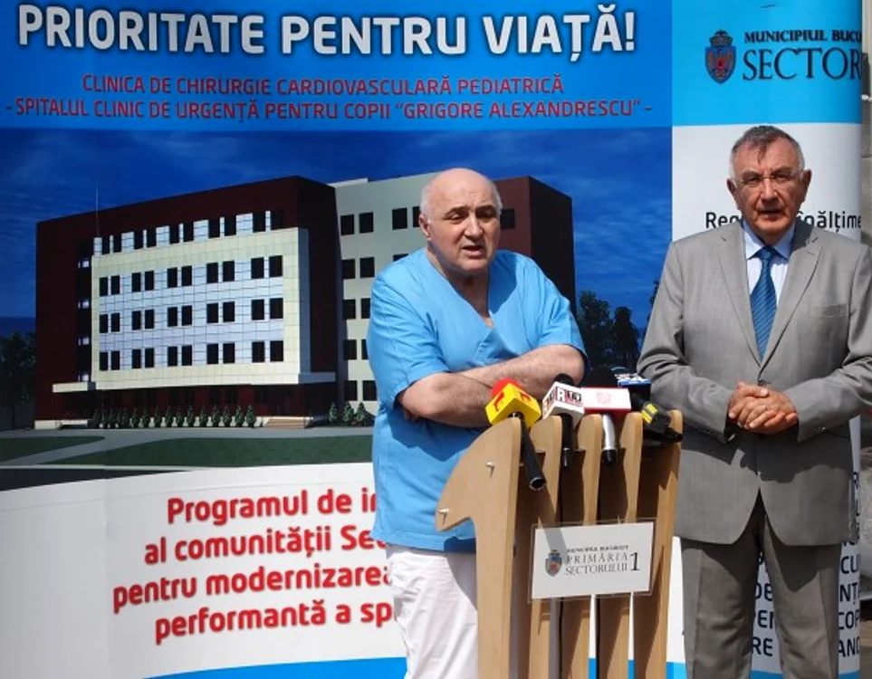 Primarul Andrei Chiliman şi directorul Spitalului "Grigore Alexandrescu", Dan Mircea Enescu