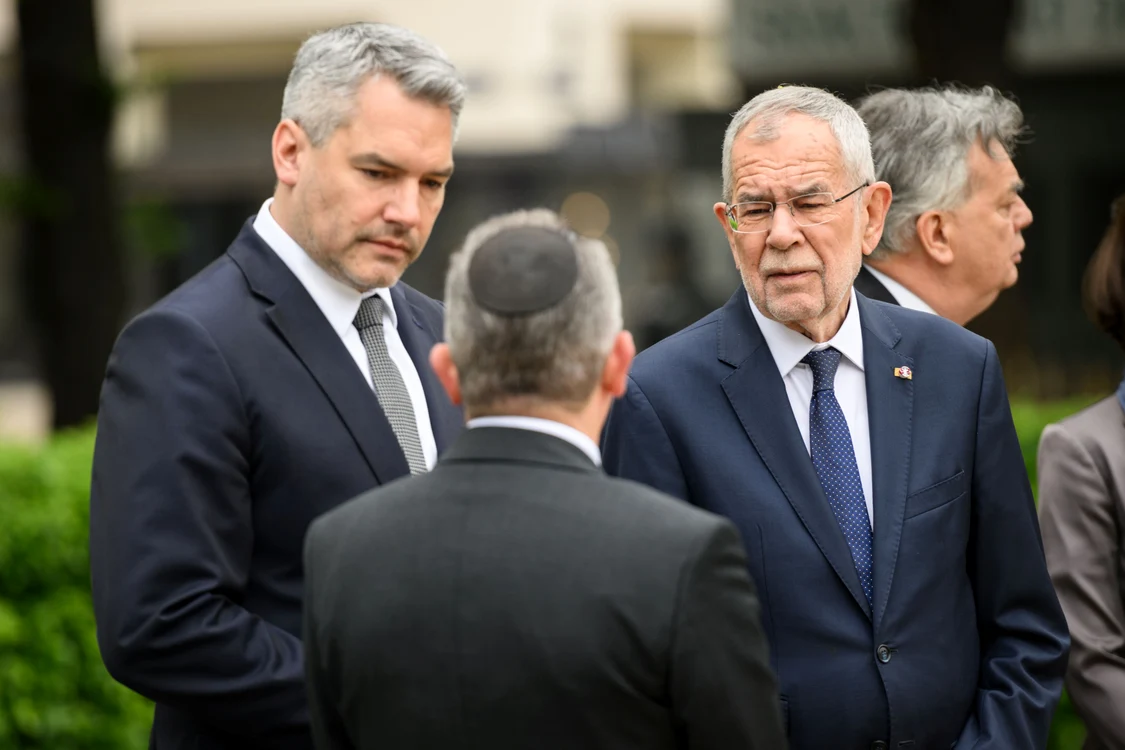 Alexander Van der Bellen, președintele Austriei, a fost mușcat de câinele Maiei Sandu Foto: EPA EFE