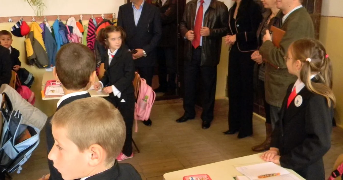 Jurnaliştii şi autorităţile au vizitat sălile de curs