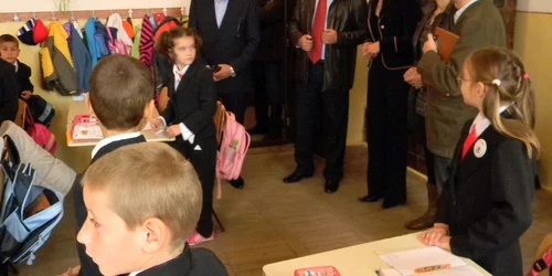 Jurnaliştii şi autorităţile au vizitat sălile de curs