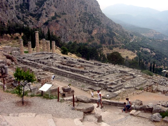 Delphi Tempel des Apollon 0 jpg jpeg