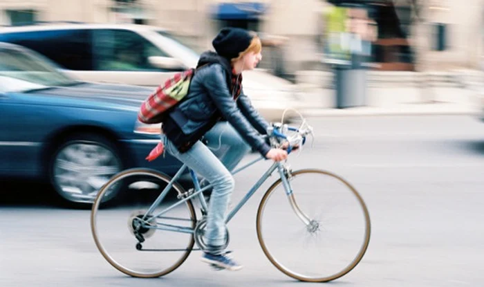 Un bărbat din Sibiu a accidentat o fetiță cu bicicleta, apoi a fugit de la fața locului Sursă foto: Shutterstock (imagine cu caracter ilustrativ)