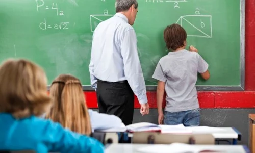 elevi scoala clasa rpofesor matematica jpeg