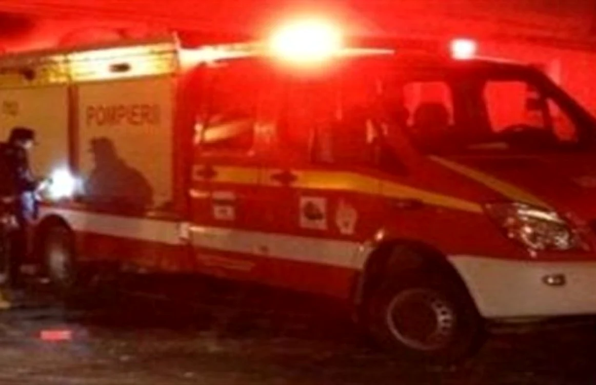 Pompierii au intervenit la locuinţa tânărului FOTO stiri.botosani.ro